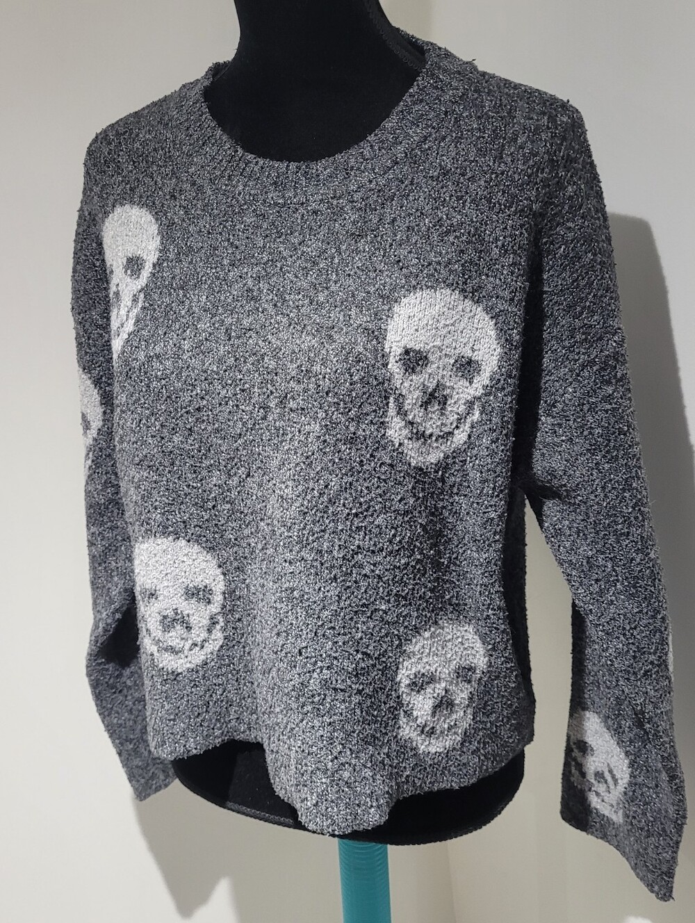Women's Gray Skull Pattern Crewneck Sweater Medium Monochrome Comfy Knit - Picture 3 of 7